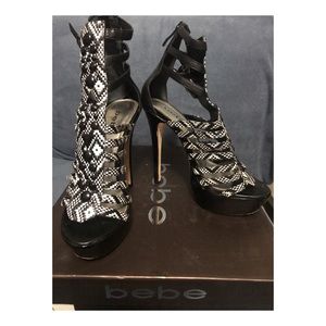 Bebe Black And White Tribal Rome Heel